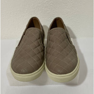 Steve Madden Size 6.5B Khaki Ecentrcq Quilted Comfort Sneakers Loafers Slip-On